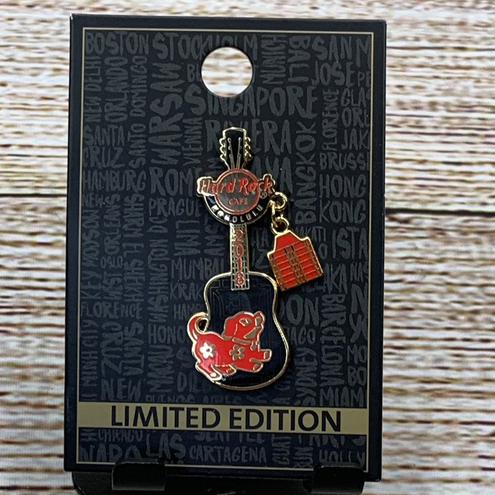 Hard Rock Cafe Honolulu 2018 Year of The Dog Guitar Limited Edition‎ Pin